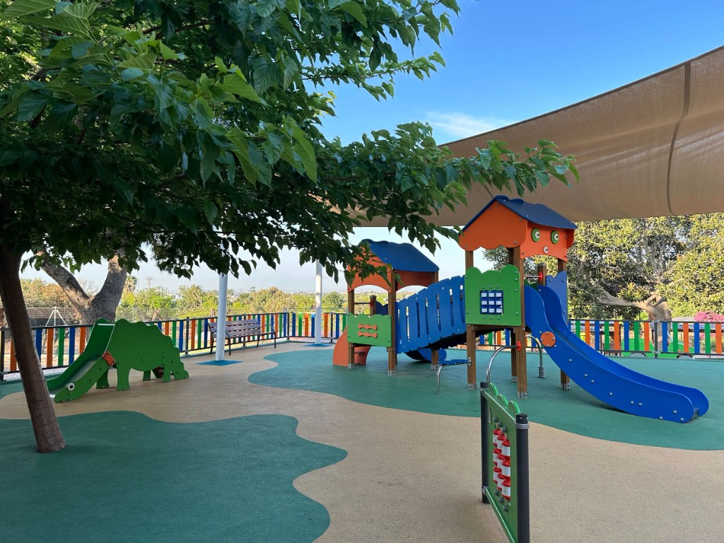 Instalaciones de juegos del Colegio Alfinach